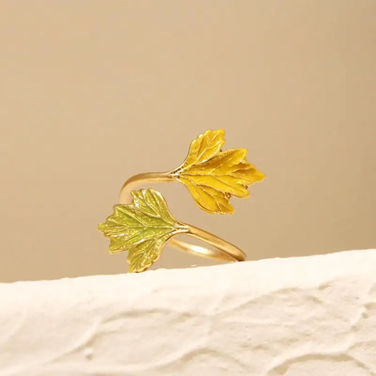 18K Frosted Gold Ring with Retro Maple Leaf Design